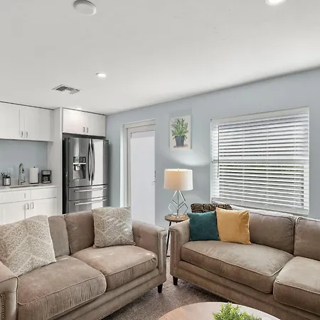 Private Naples Efficiency With Kitchen - Near Beach & Mercato!
